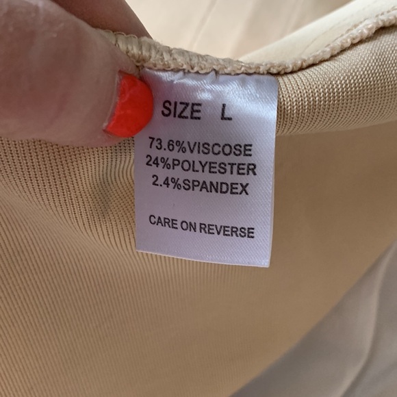 Heavy and structured metallic dress, body con, gold. - Picture 4 of 8